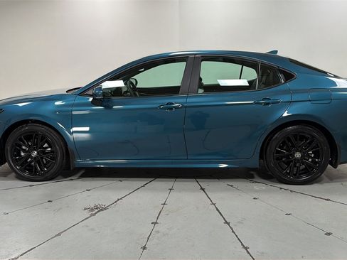 Certified 2025 Toyota Camry SE image 8