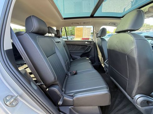 Used 2023 Volkswagen Tiguan SE w/ Panoramic Sunroof Package FWD image 24