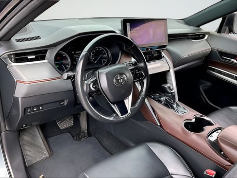 Used 2023 Toyota Venza XLE AWD/4WD image 14