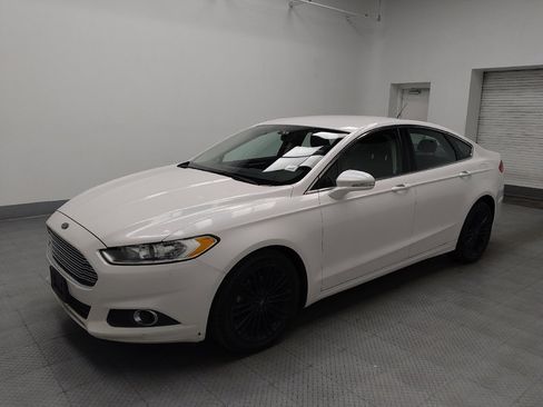 Used 2016 Ford Fusion SE w/ Equipment Group 202A FWD image 2