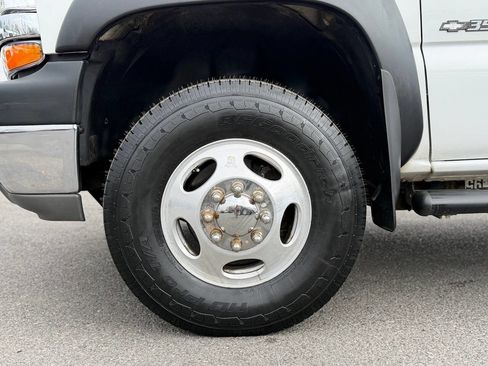 Used 2002 Chevrolet Silverado 3500 LS w/ Electrical Convenience Pkg image 40