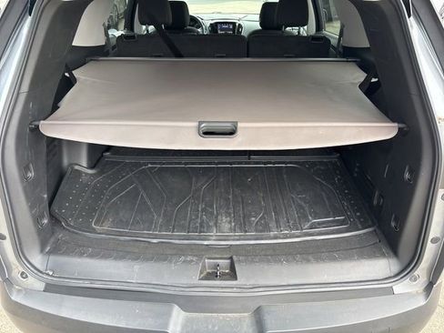 Used 2021 Chevrolet Traverse LS FWD image 37
