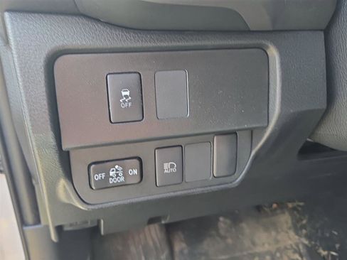 Used 2020 Toyota Tacoma SR5 AWD/4WD image 10