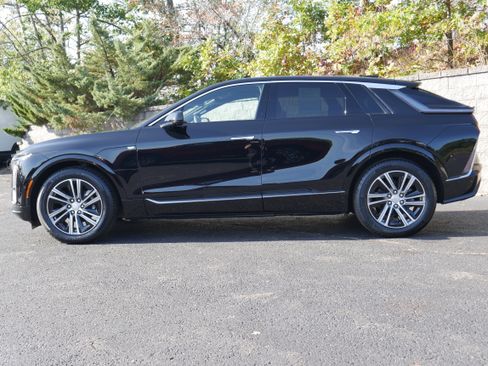 Certified 2025 Cadillac Lyriq Luxury image 3