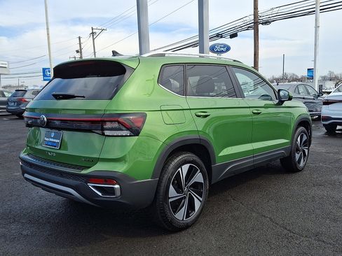 Certified 2025 Volkswagen Taos SE image 7