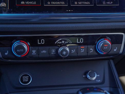 Certified 2025 Audi Q3 2.0T Premium w/ Convenience Package image 18