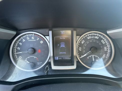 Used 2019 Toyota Tacoma SR5 AWD/4WD image 21