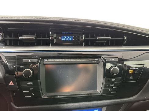 Used 2015 Toyota Corolla S FWD image 30