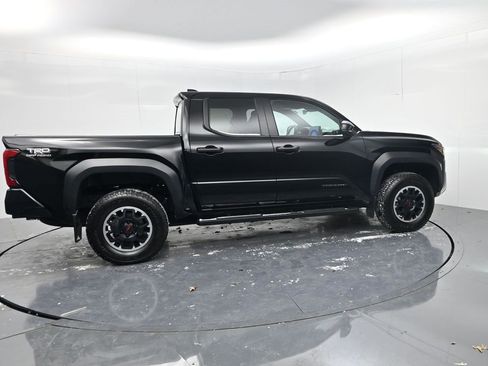 Used 2024 Toyota Tacoma TRD Off-Road image 8