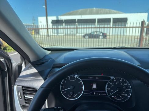 Used 2025 Nissan Rogue SV AWD/4WD image 36