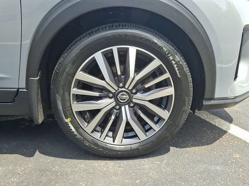 Used 2021 Nissan Kicks SV FWD image 8