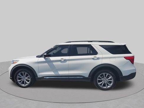 Used 2020 Ford Explorer XLT w/ Equipment Group 202A AWD/4WD image 6