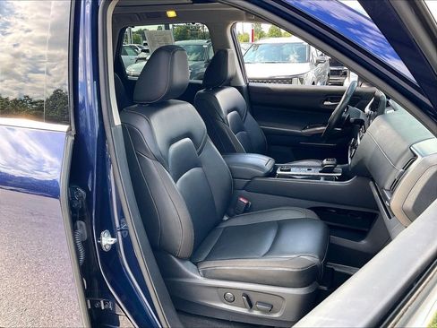 Used 2023 Nissan Pathfinder SL w/ SL Premium Package AWD/4WD image 10
