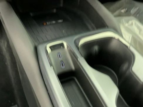 New 2025 Chevrolet Equinox EV RS image 16