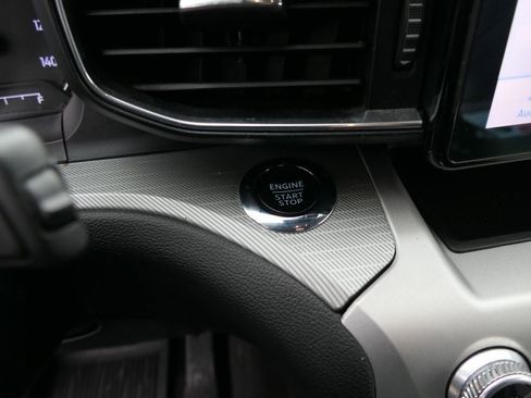 Used 2022 Ford Explorer XLT w/ Equipment Group 202A image 18