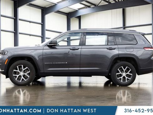 Used 2023 Jeep Grand Cherokee L Limited AWD/4WD image 3