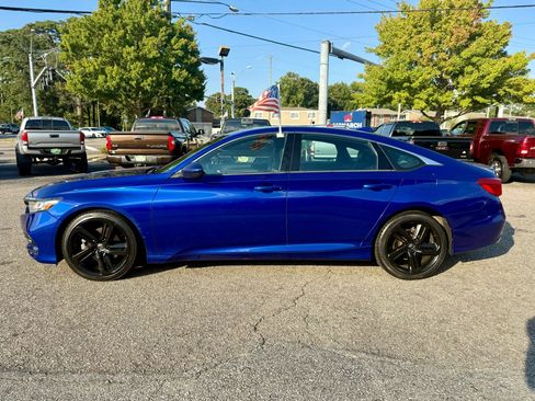 Used 2018 Honda Accord Sport image 2