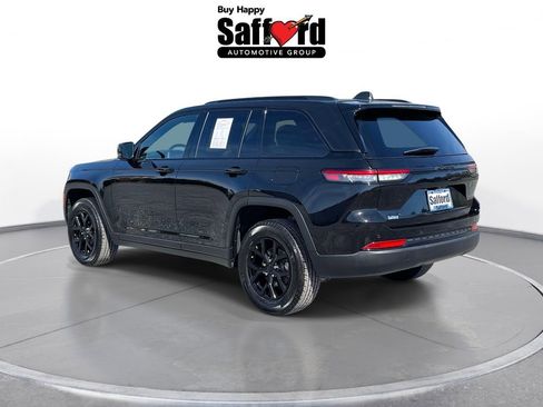 Used 2025 Jeep Grand Cherokee Altitude image 4