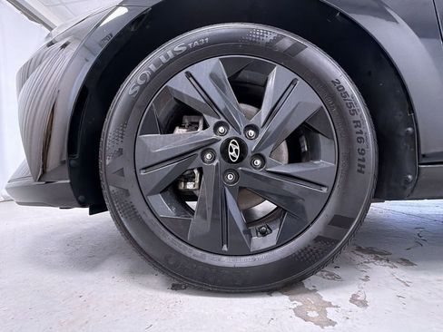 Used 2023 Hyundai Elantra SEL image 6