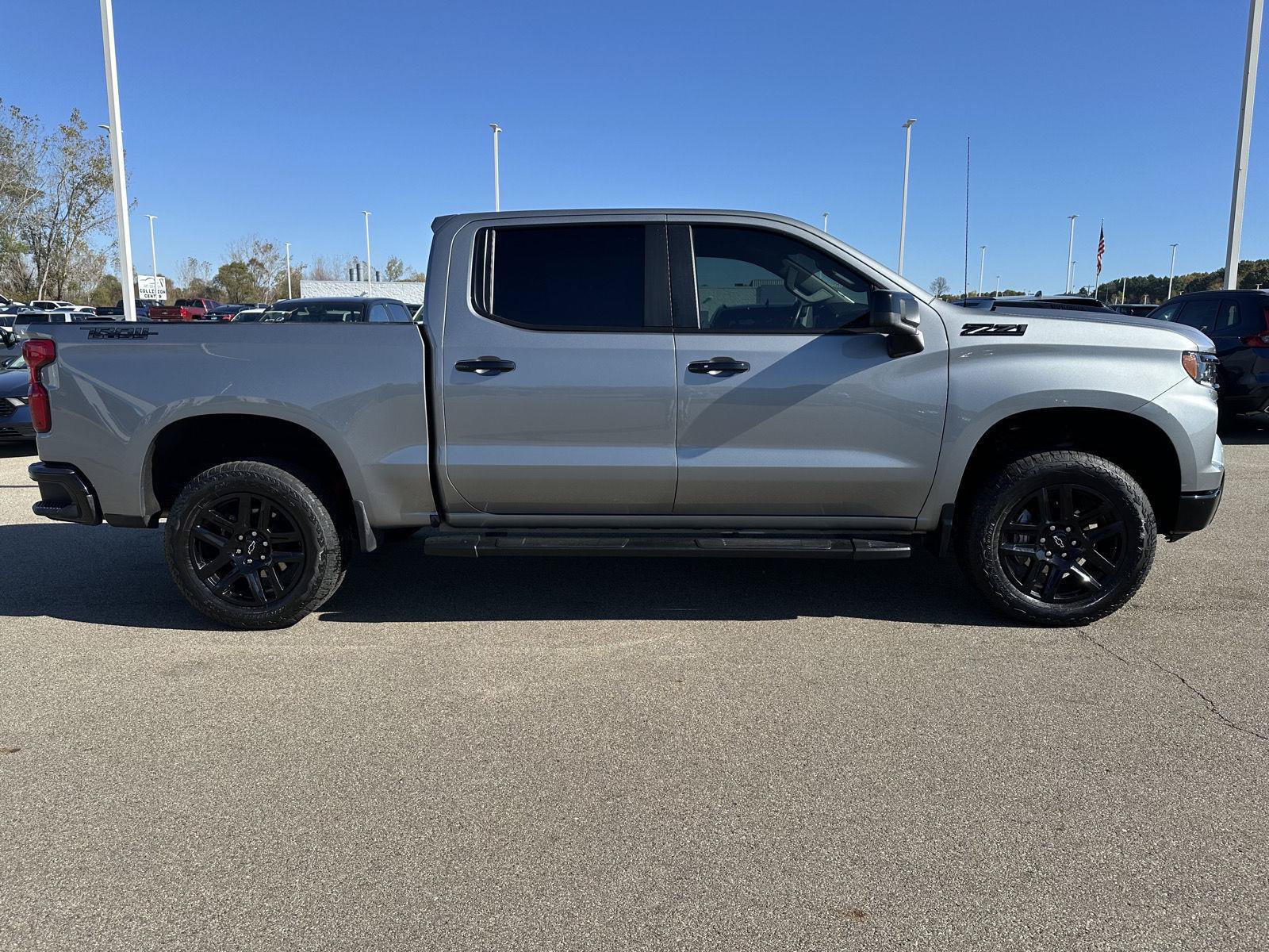 Used 2025 Chevrolet Silverado 1500 LT Trail Boss w/ Convenience Package II AWD/4WD image 8