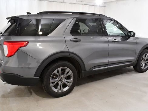 Used 2022 Ford Explorer XLT w/ Equipment Group 202A image 11