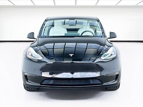 Used 2023 Tesla Model Y Performance AWD/4WD image 2