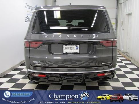 Used 2023 Jeep Wagoneer L Series II AWD/4WD image 14