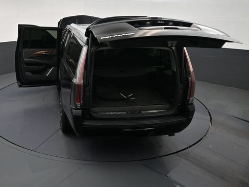 Used 2020 Cadillac Escalade ESV Luxury w/ Escalade Sport Edition RWD image 31