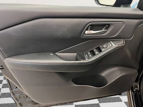 Used 2025 Nissan Rogue SV FWD image 12