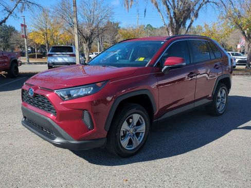 Used 2022 Toyota RAV4 LE image 2