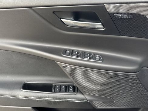 Used 2018 Jaguar XE S RWD image 11