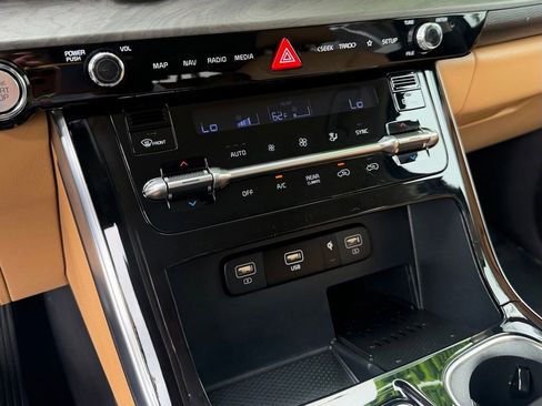 Used 2024 Kia Carnival EX FWD image 29