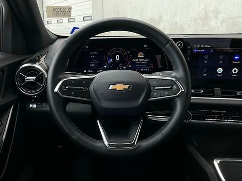 Used 2025 Chevrolet Equinox LT image 31