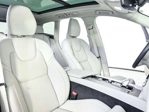 Certified 2022 Volvo XC60 B6 Inscription w/ Advanced Package AWD/4WD image 24