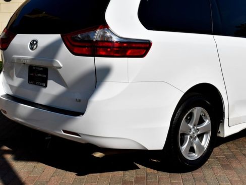 Used 2020 Toyota Sienna LE image 12