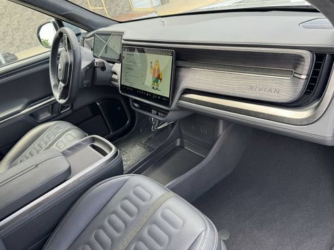Used 2024 Rivian R1S Adventure AWD/4WD image 32