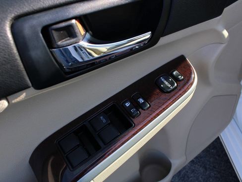 Used 2012 Toyota Camry XLE image 19