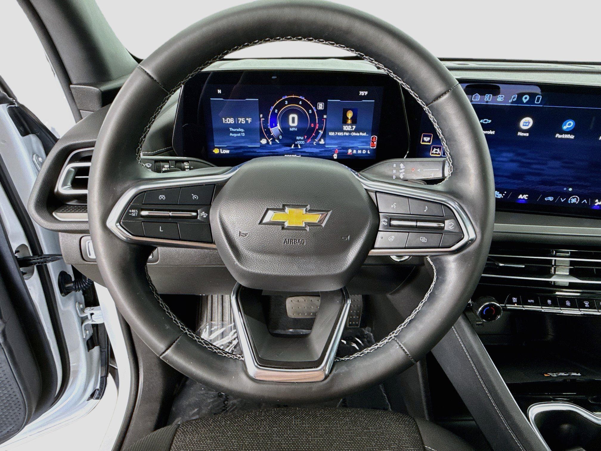 Used 2024 Chevrolet Traverse LT FWD image 13