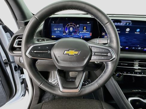 Used 2024 Chevrolet Traverse LT FWD image 13