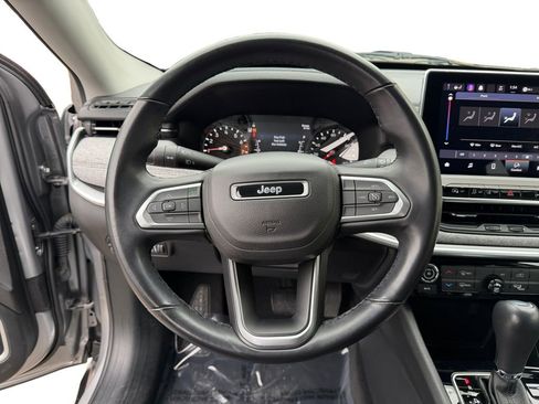 Used 2022 Jeep Compass Latitude image 12