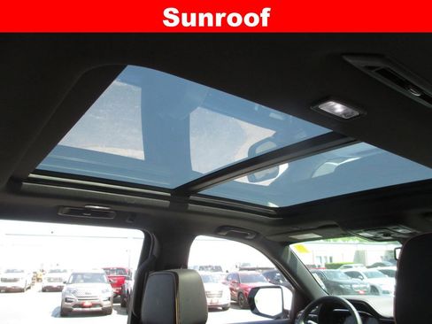 Used 2024 GMC Yukon XL AT4 w/ Technology Package AWD/4WD image 16