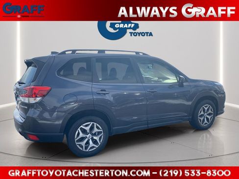Used 2023 Subaru Forester Premium image 5