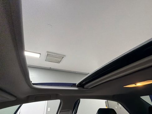 Used 2018 Toyota Corolla SE w/ SE Premium Package image 25