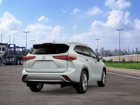 New 2026 Toyota Highlander Platinum image 11