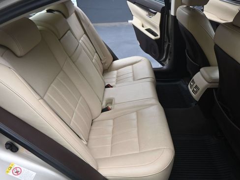 Used 2018 Lexus ES 350 w/ Luxury Package w/Wood Trim FWD image 20