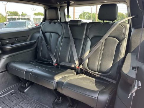 Used 2024 Jeep Wagoneer Series III w/ Premium Group I AWD/4WD image 19