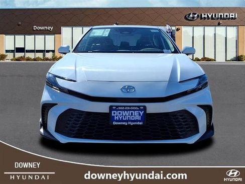 Used 2025 Toyota Camry SE image 2