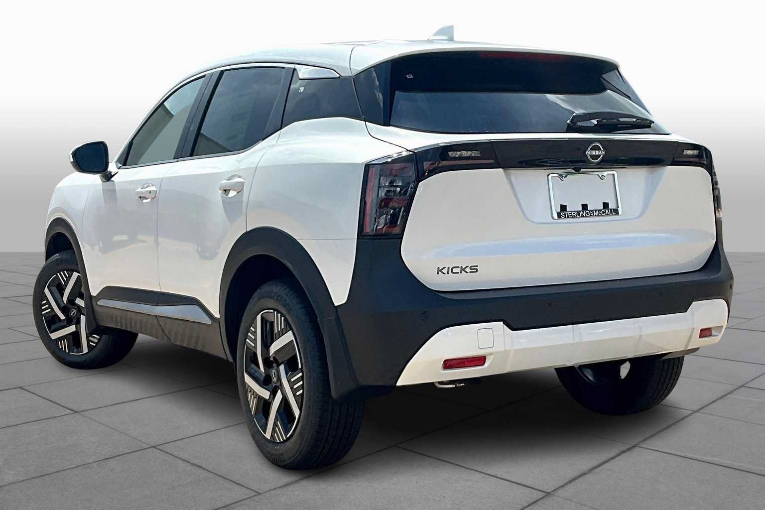 Used 2025 Nissan Kicks SV FWD image 7