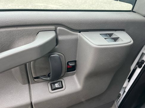 Used 2016 GMC Savana 2500 RWD image 12