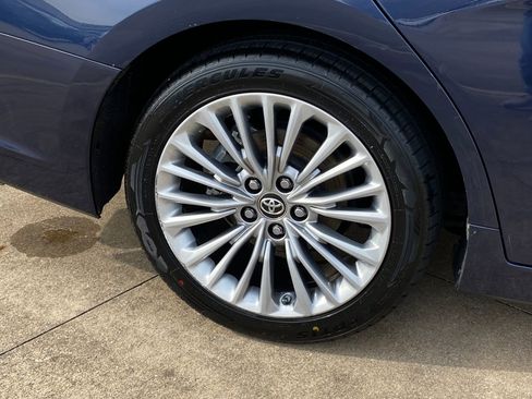 Used 2019 Toyota Avalon Limited image 8